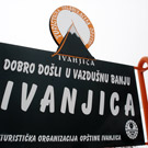 Примена амблема Ивањице на табли на путу Ариље-Ивањица